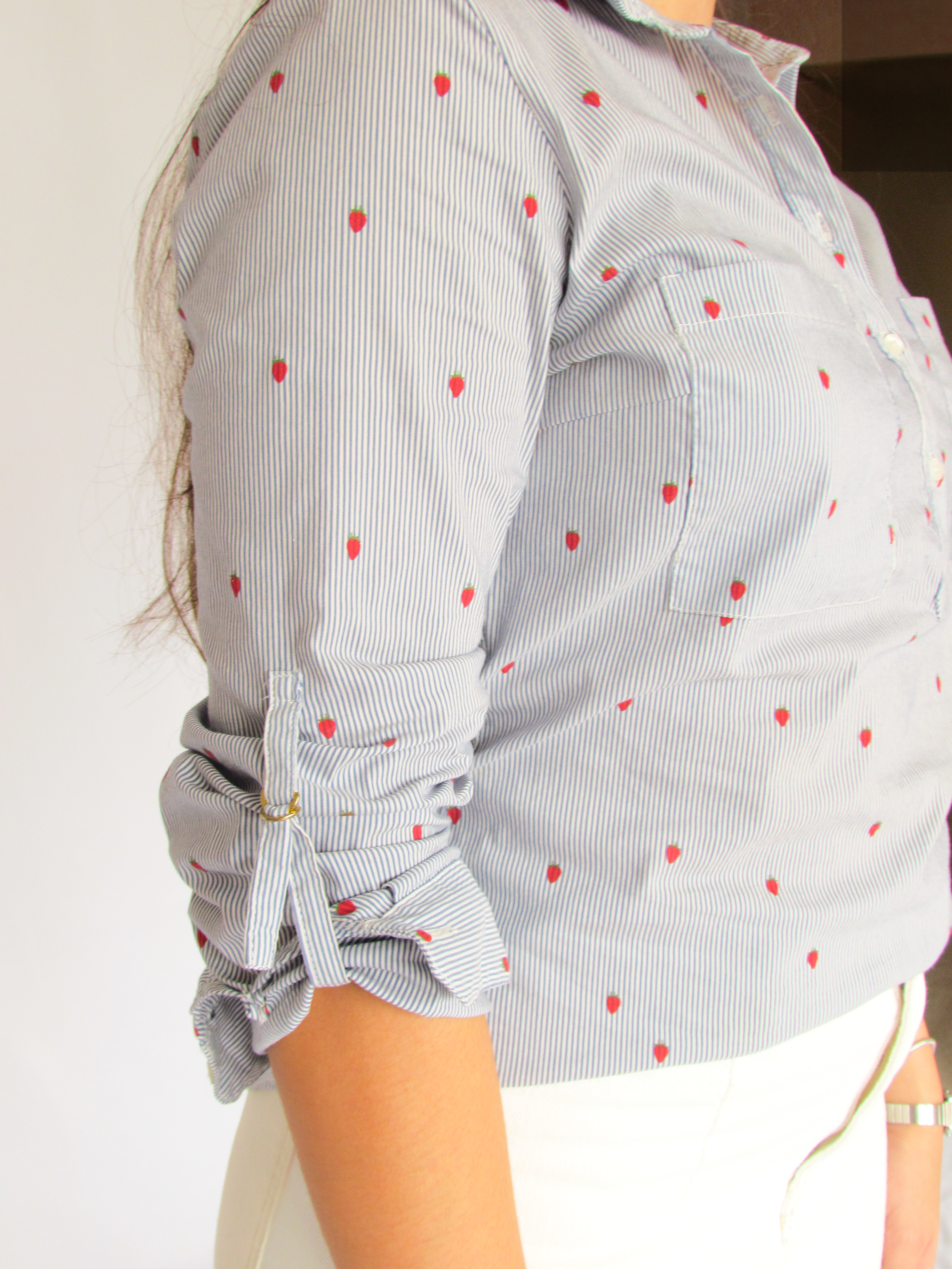 Camisa social listrada com estampa de Morangos Zara TAM G